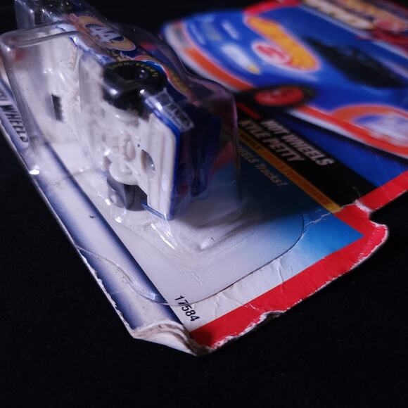 Team Hot Wheels Pro Racing 1997 #44 Kyle Petty 1:64 Die Cast Mattel Pontiac - Picture 4 of 6